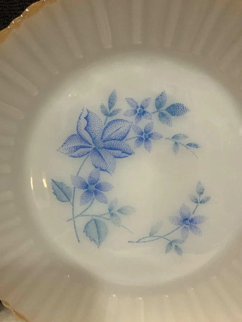 vintage Termocrisa Mexico milk glass plate (1) 9” 